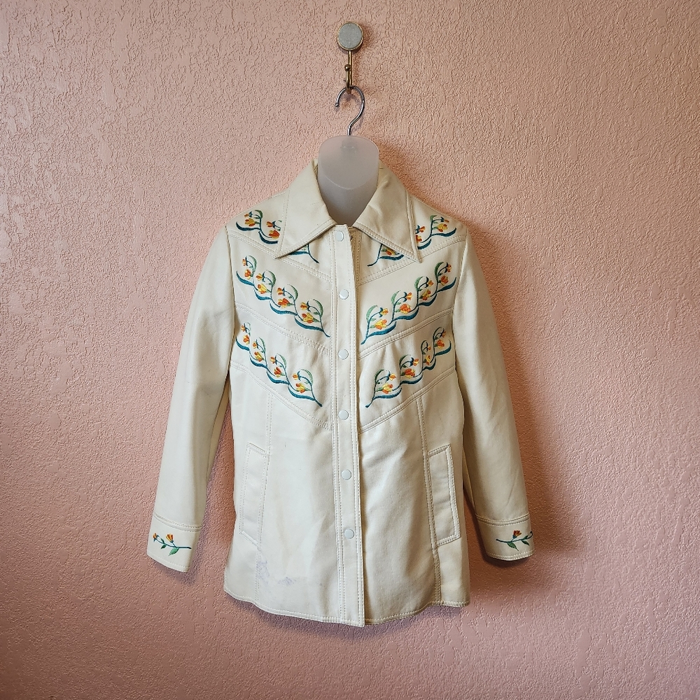 Vintage 70s Vinyl Faux Leather Embroidered Cream Snap Jacket